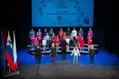 Sedem desetletij povezanosti v svetu ti&scaron;ine