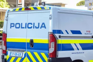 policijski kombi marica policija simbolična / Foto: Tina Dokl