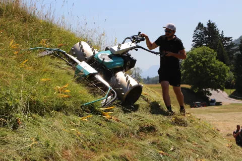 Kmetje so se na razpisu potegovali tudi za sofinanciranje nakupa kmetijske mehanizacije za delo v hribovskih razmerah. / Foto: Cveto Zaplotnik