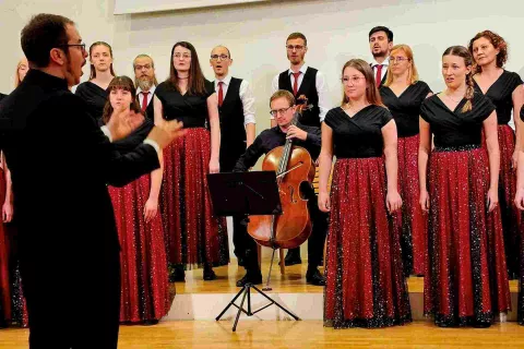 Na leto&scaron;njem regijskem tekmovanju odraslih pevskih zasedb je APZ France Pre&scaron;eren prejel zlato priznanje z odliko. / Foto: Arhiv Apz France Pre&scaron;eren