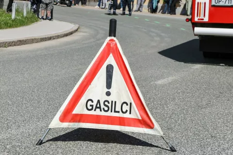 simbolična motorist motor policija policist gasilec gasilci prometna nesreča re&scaron;evalci re&scaron;evalec re&scaron;ilec intervencija poligon varna vožnja motor Preddvor / Foto: Tina Dokl