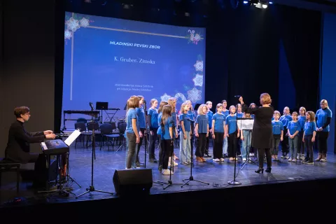 Božično-novoletni koncert mladinskega pevskega zbora in orkestrov Glasbene &scaron;ole Kamnik. Kamnik, 17. 12. 2025 / Foto: Matic Zorman