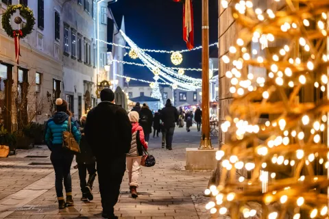 Simbolična fotografija praznični Linhartov trg Radovljica / Foto: Nik Bertoncelj