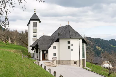 Dražgo&scaron;ki verniki so se pritožili nad&scaron;kofu