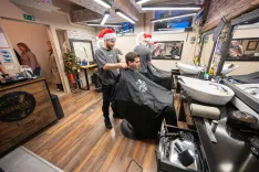 24- urni dobrodelni "&scaron;i&scaron;atlon" za Jaka v Underground Barber v Kranju / Foto: Primož Pičulin