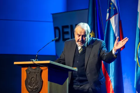 Leto&scaron;nji slavnostni govornik je bil dr. Ernest Petrič. / Foto: Jan Ur&scaron;ič Za Občino Kamnik