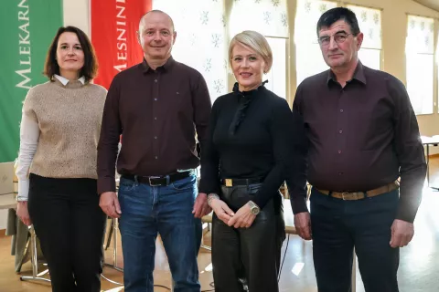 Samooskrbna gorenjska z leve Nata&scaron;a Dem&scaron;ar, Mitja Vodnjov, Aleksandra Pivec, Du&scaron;an Pintar / Foto: Tina Dokl