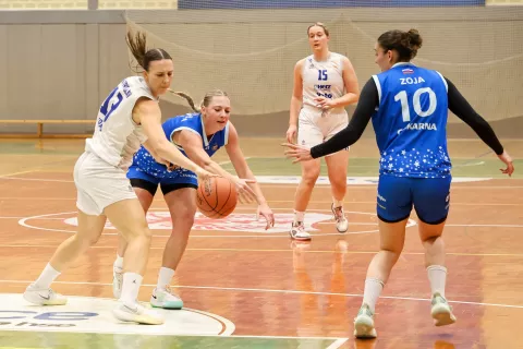 pokal članic polfinale ko&scaron;arka ženske ŽKK Triglav 67 vs 77 ŽKK Cinkarna Celje dvorana Planina Kranj / Foto: Tina Dokl