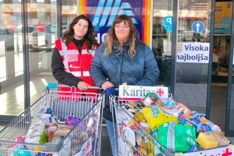 Polep&scaron;ali praznike družinam v stiski