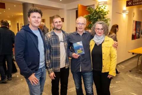 Predpremiera dokumentarnega filma Triglav Pot odre&scaron;itve kino RadovljicaNa fotografiji iz leveAle&scaron; Žemlja režiserRožle Bregar režiserDare VidicBiba Jamnik Vidic avtorica knjige / Foto: Nik Bertoncelj