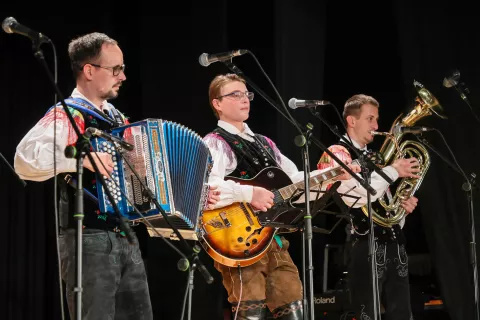 Sončki dobrote pri KUD France Koblar Železniki dobrodelna akcija pomoč Primožu Ažbetu iz Sorice na fotografiji Trio plavž / Foto: Tina Dokl