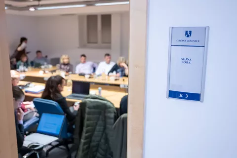 Jesenice &scaron;e brez proračuna