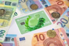 Simbolična fotografija ekonomija, finance, evro, denar. / Foto: Nik Bertoncelj