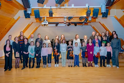 Mladi gorenjski godalci z mentorji / Foto: Gregor_vidmar