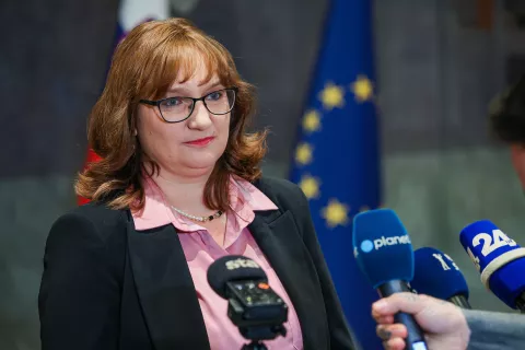 Ljubljana, DZ.Zadnji dan redne seje DZ.Izjava za medije novoizvoljene varuhinje clovekovih pravic Simone Drenik Bavdek. / Foto: Daniel Novakovic/sta