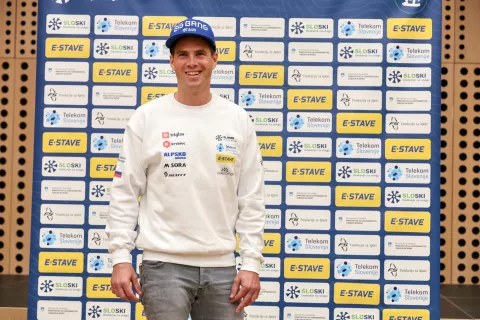 SZS Smučarska zveza Slovenije predstavitev reprezentanc reprezentanca pred sezono tekem FIS in IBU svetovnega pokala sezona 2025/2026 na fotografiji deskanje na snegu Žan Ko&scaron;ir / Foto: Tina Dokl