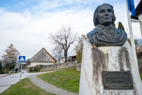 Prenova Pre&scaron;ernova domačija VrbaPre&scaron;ernova rojstna hi&scaron;a in gospodarsko poslopje v Vrbi / Foto: Nik Bertoncelj