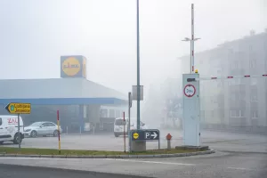 Pri Lidlu brezplačno parkiranje v nočnem času