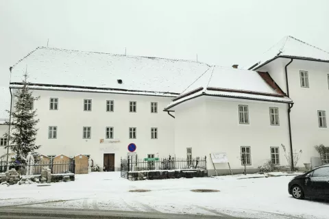 Znotraj gradu Dvor v centru Preddvora bo Grajska kavarna Preddvor gostila pogovorni večer. Tokrat se bo Ivka Sodnik pogovarjala z&nbsp;..... / Foto: Alenka Brun