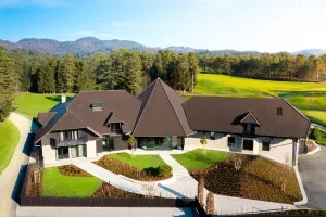 Popolnoma so prenovili glavno klubsko hi&scaron;o. / Foto: Arhiv Golf Resort Arboretum