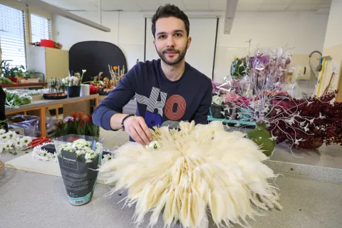 trendi v floristiki 2026 seminar sodobna floristika predavatelj Gabor Nagy svetovni podprvak iz Madžarske, Bc Naklo / Foto: Tina Dokl