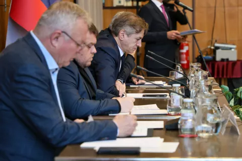 Vlada na Gorenjskem Pogovor s predstavniki gospodarstva in župani MO KR dr Robert Golob predsednik vlade RS / Foto: Tina Dokl