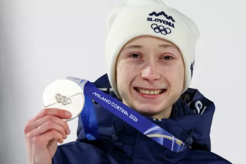 Predazzo, Italija.Nika Prevc je na ZOI 2026 na srednji skakalnici osvojila srebrno kolajno / Foto: Matej Družnik/sta