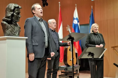 Koro&scaron;ki spomin na pesnika Pre&scaron;erna