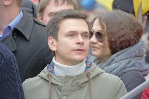 Ruski opozicijski politik Ilja Ja&scaron;in (rojen 1983) med &raquo;mar&scaron;em za mir in svobodo&laquo; v Moskvi, 15. marca 2013. Zdaj deluje iz Berlina. / Foto: Wikipedija