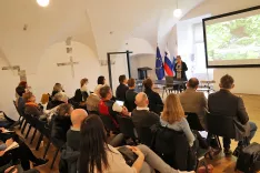 Med varstvom narave in razvojem turizma