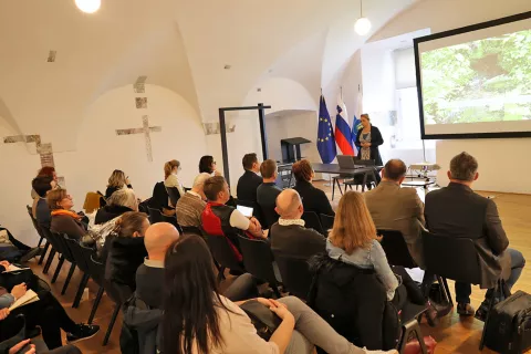 Med varstvom narave in razvojem turizma