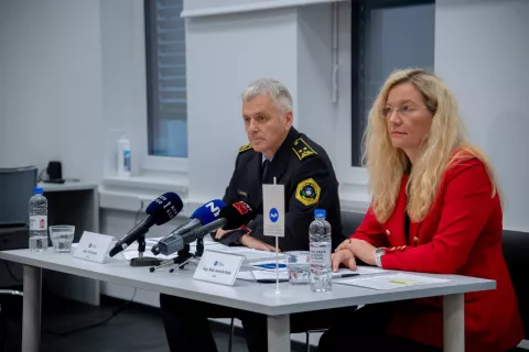 Ljubljana, izpitni center.Novinarska konferenca v. d. direktorice agencije za varnost prometa Sase Jevsnik Kafol in vodje sektorja prometne policije na Generalni policijski upravi Ivana Kapuna, na kateri sta predstavila podatke o stanju prometne varnosti v letu 2025 ter predvidene aktivnosti v letu 2026. / Foto: Viki Karanjac/sta