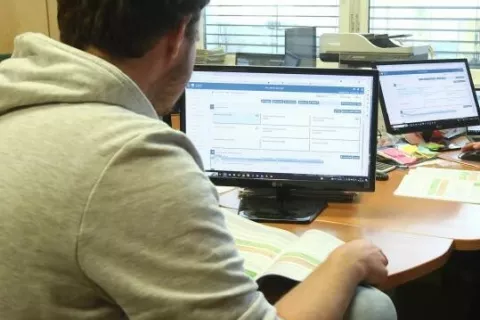 Po dosedanjih izku&scaron;njah le nekaj več kot odstotek kmetov sam izpolni in odda vlogo, vsem ostalim pri tem pomagajo kmetijski svetovalci. Slika je simbolična. / Foto: Arhiv Gg