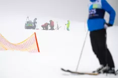 Simbolična fotografija re&scaron;evanje ponesrečenca med smučanjem / Foto: Nik Bertoncelj