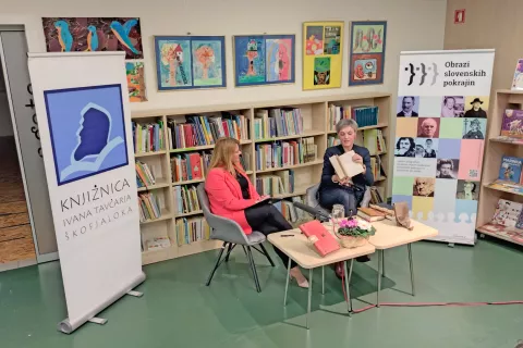 Pred izdelki prednikov čuti ponižnost