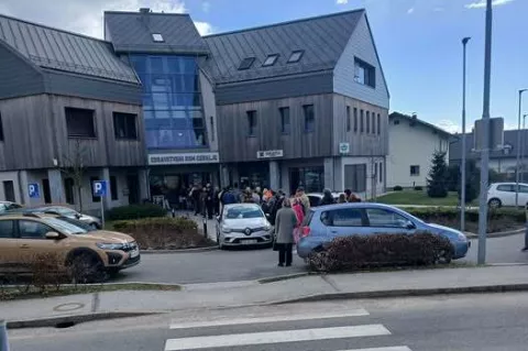 Dolga vrsta čakajočih