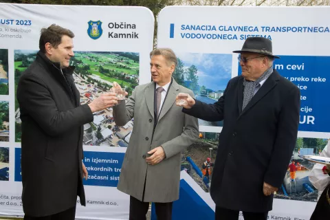 Obisk vlade v Kamniku, predaja namenu transportnega vodovoda Spodnje Stranje - Fužine / Foto: Ale&scaron; Senožetnik
