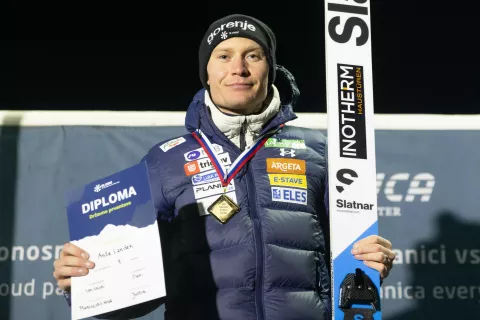 Anže Lani&scaron;ek se je veselil novega naslova državnega prvaka. / Foto: Peter Ko&scaron;enina