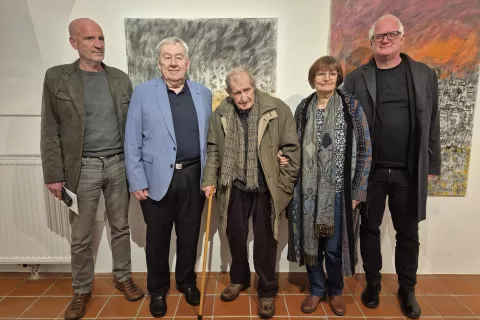 Na odprtju razstave: (od leve) vodja galerije Pre&scaron;ernovih nagrajencev Marko Arnež, kurator razstave Iztok Premrov, slikar Karel Zelenko in njegova hči grafičarka in slikarka Nina Zelenko ter mag. Marko Rusjan, državni sekretar na Ministrstvu za kulturo / Foto: Igor Kavčič