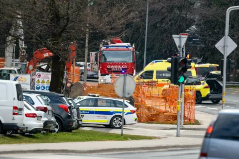 Delovna nesreča gradbi&scaron;če JeseniceNesreča pri gradnji komunalne infrastrukture in parkiri&scaron;ča pri Integral Jesenice 24.2.2026 / Foto: Nik Bertoncelj