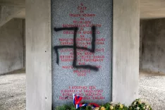 Kako za&scaron;čititi dražgo&scaron;ki spomenik