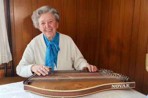 Vida Učakar Citrarka 90 let Kokrica KR / Foto: Tina Dokl