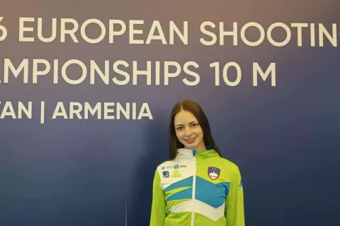 Srebrna medalja na EP je največji strelski uspeh Manje Slak do zdaj. / Foto: Strelska Zveza Slovenije