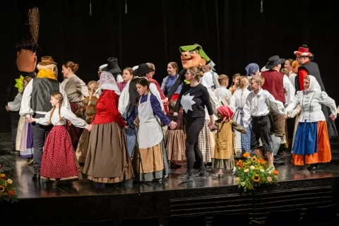 15. folklorni večer KUD Triglav Srednja vas v BohinjuBohinjska Bistrica Kulturni dom Joža Ažmana 28.2.2026skupna plesna točka / Foto: Nik Bertoncelj