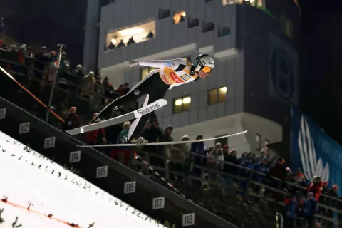 BISCHOFSHOFEN, Avstrija &ndash; Smučarski skakalec Domen Prevc (SLO) med poletom na tekmi novoletne turneje v Bischofshofnu. / Foto: Peter Ko&scaron;enina