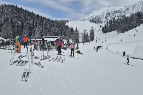 Nesreče smučarjev in smučarskih tekačev