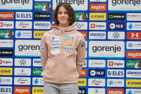 SZS Smučarska zveza Slovenije predstavitev reprezentanc reprezentanca pred sezono tekem FIS in IBU svetovnega pokala sezona 2025/2026 na fotografiji ekipa nordijska kombinacija Tia Malovrh / Foto: Tina Dokl