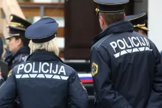 policija policijski sindikat pravice policista policistke napis uniforma zahteve stavka / Foto: Gorazd Kavčič