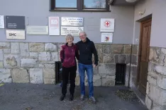 NIves Meroi in Roman Benet sta v &Scaron;kofjo Loko pri&scaron;la na povabilo &scaron;kofjelo&scaron;ke območne enote Rdečega križa. / Foto: Damjan Slabe