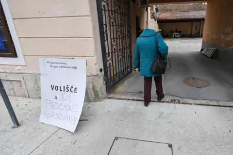 SDS bo izpodbijal rezultat predčasnega glasovanja